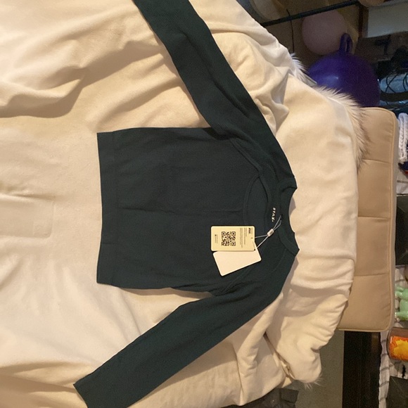 Workout Crop Top - Picture 2 of 3